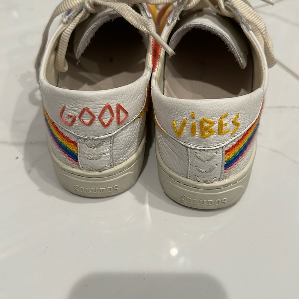 Size 8 leather Soludos tennis shoes